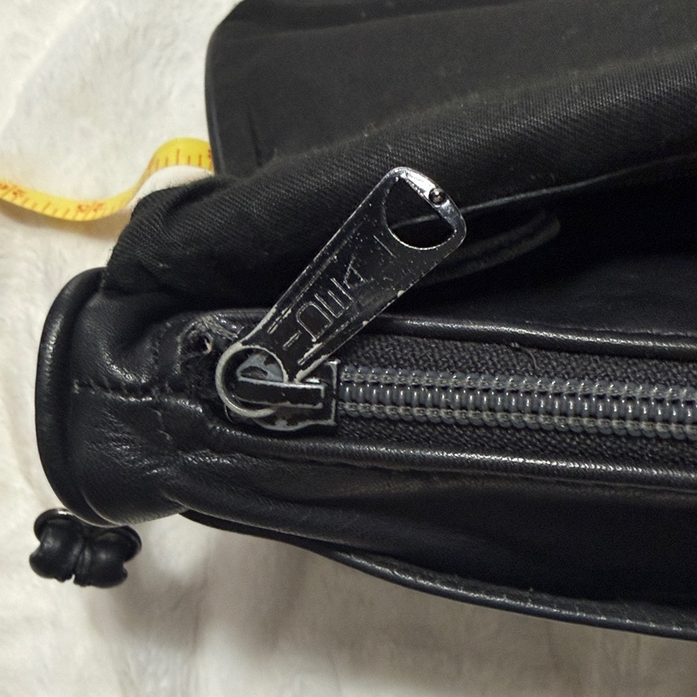 Stone Mountain Black Leather Women's Crossbody/Shoulder Bag - Picture 12 of 13